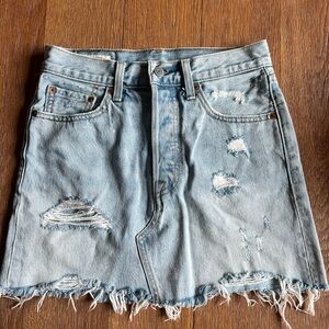 Levi’s Distressed Jean mini Skirt size 25